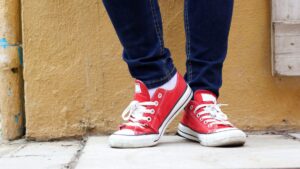 Como escolher modelos de tênis colorido que vendem o ano inteiro_ (1)